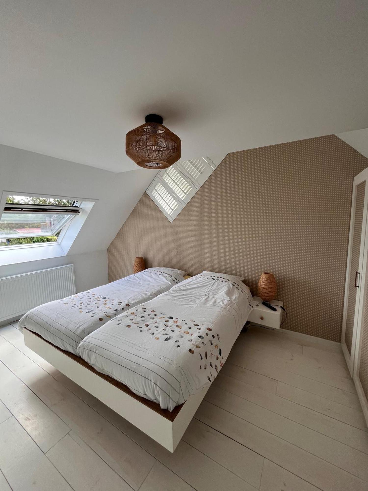 Cosy Vacation Home With Large Fenced Garden Брёйниссе Экстерьер фото